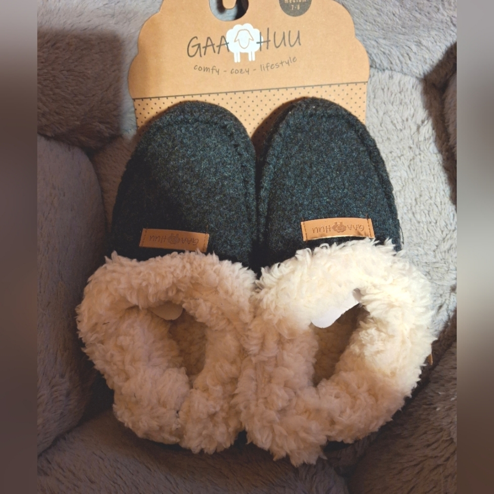GaaHuu Cozy Slippers in Dark Gray and Cream
